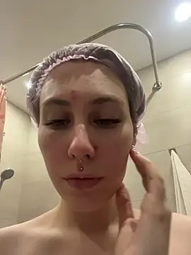 Snapshot of Molli_Luv chatting on 11.12.25 Molli Luv online show from 11.12.25