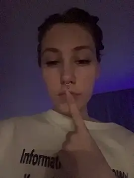 Snapshot of Molli_Luv chatting on 11.19.25 Molli Luv online show from 11.19.25