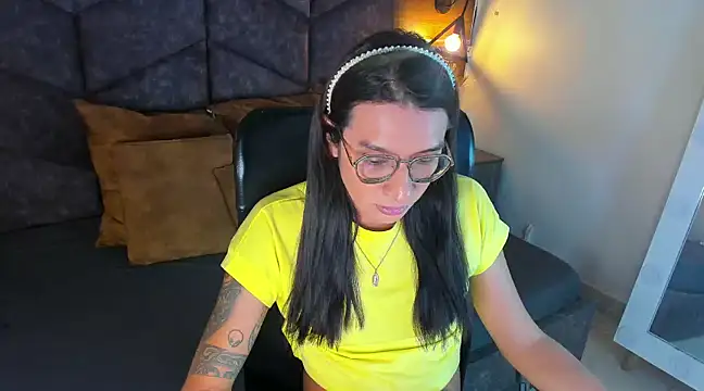 LauraaGomezz   online show from 02.03.25
