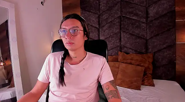 LauraaGomezz   online show from 02.09.25