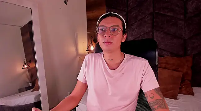 LauraaGomezz   online show from 02.09.25