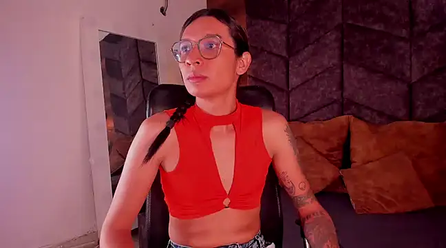 LauraaGomezz   online show from 02.12.25