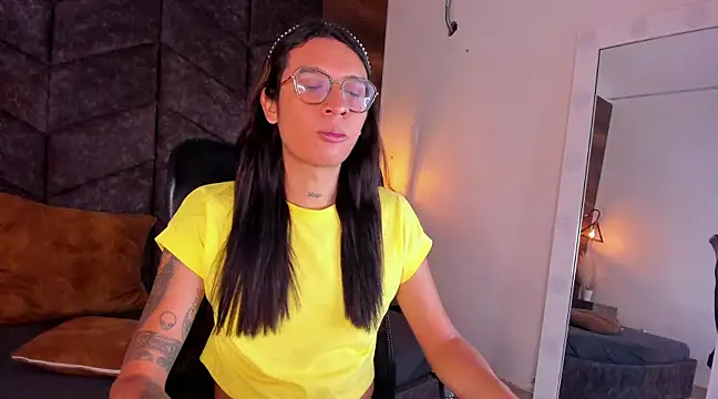 LauraaGomezz   online show from 02.12.25