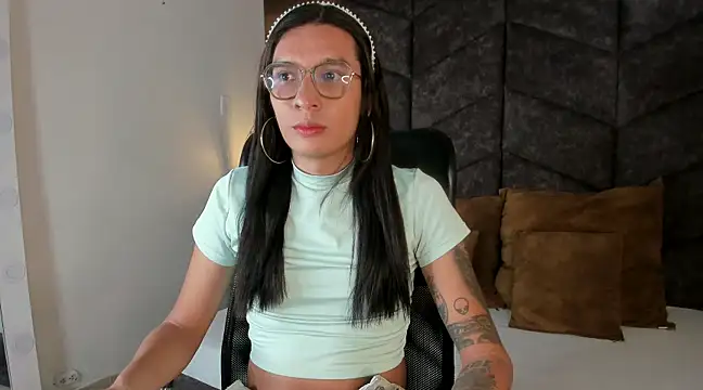 LauraaGomezz   online show from 02.21.25