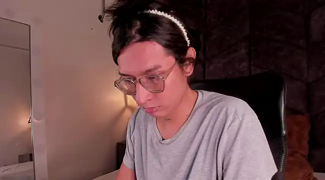 LauraaGomezz   online show from 02.24.25