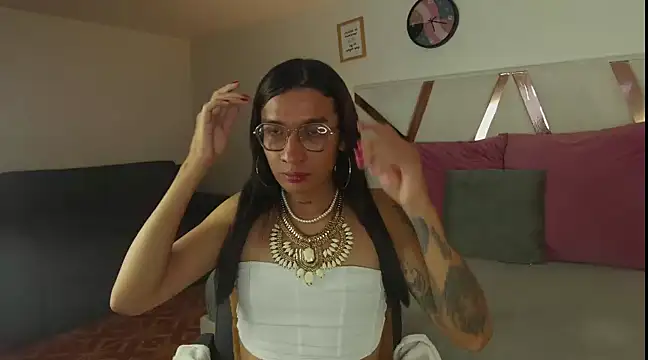 LauraaGomezz   online show from 02.27.25