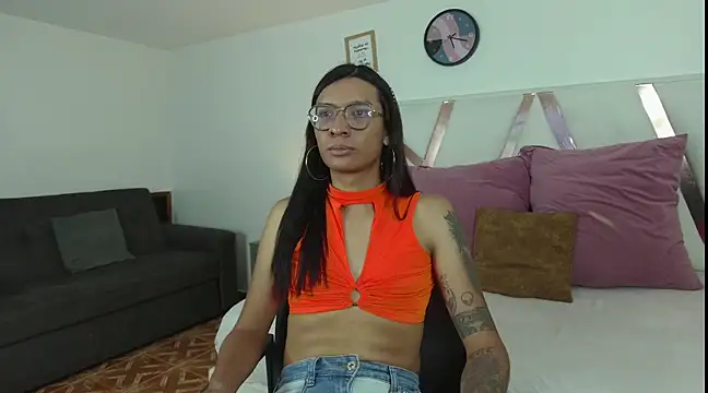 LauraaGomezz   online show from 03.01.25