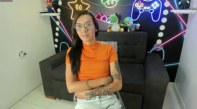 LauraaGomezz   online show from 03.04.25