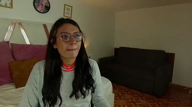 LauraaGomezz   online show from 03.06.25