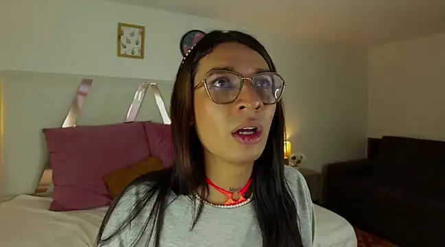 LauraaGomezz   online show from 03.07.25