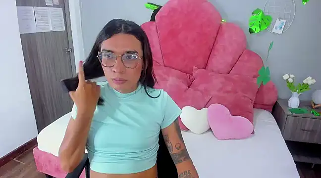 LauraaGomezz   online show from 03.17.25