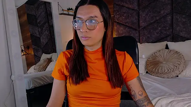 LauraaGomezz   online show from 09.12.25