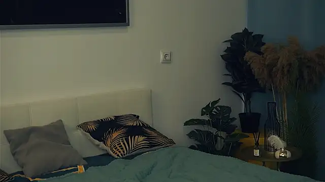 VeronaCritchlow online show from 02.27.25