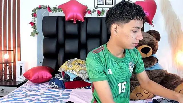 Snapshot of Amberr1 chatting on 02.07.25 Amberr1 online show from 02.07.25