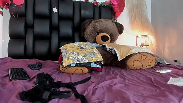 Snapshot of Amberr1 chatting on 02.17.25 Amberr1 online show from 02.17.25