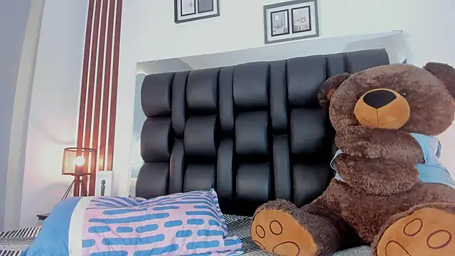 Snapshot of Amberr1 chatting on 03.18.25 Amberr1 online show from 03.18.25