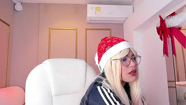 ZoeySnow online show from 12.17.25