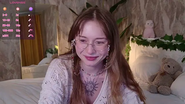 Snapshot of Yo_Pixxie chatting on 10.10.25 Yo Pixxie online show from 10.10.25