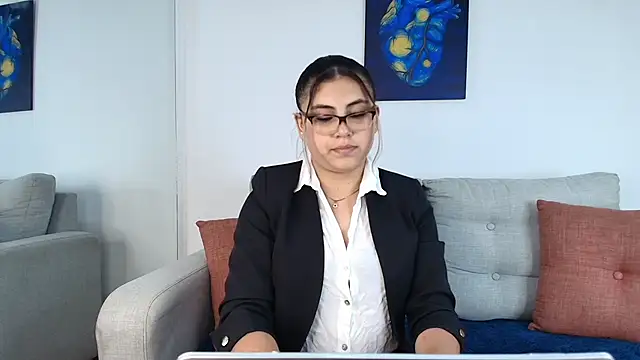 MeganCrow online show from 10.05.25