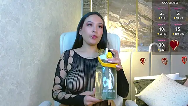 Snapshot of Victoria_Collinns chatting on 02.24.25 Victoria Collinns online show from 02.24.25