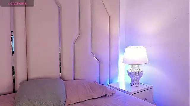 Loreanna Joy online show from 10.09.25