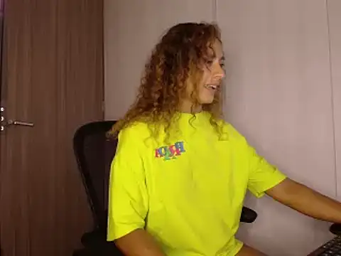 Snapshot of Zoedaniels chatting on 02.18.25 Zoedaniels online show from 02.18.25