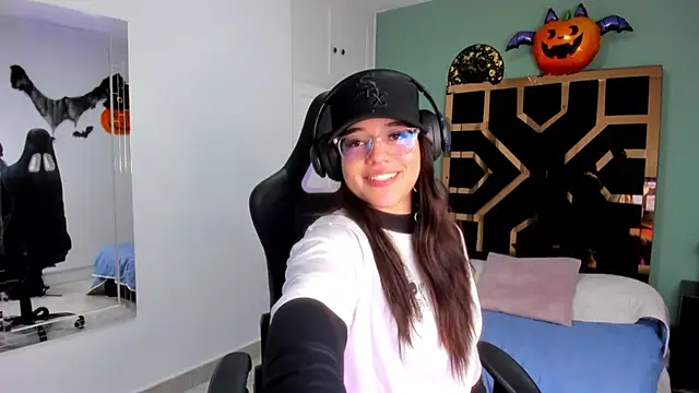 Billie Jhonson  online show from 10.28.25