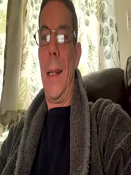 Snapshot of Kenhornu chatting on 10.27.25 Kenhornu online show from 10.27.25