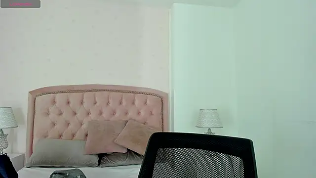 Kendall  Fox online show from 10.17.25