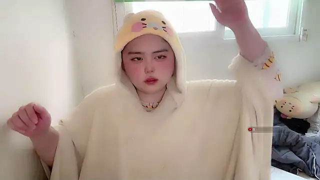 Snapshot of whhbbny chatting on 01.10.26 whhbbny online show from 01.10.26