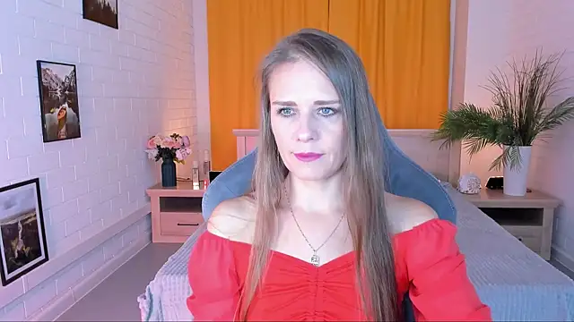 Snapshot of EmiliaBedy chatting on 10.01.25 EmiliaBedy online show from 10.01.25