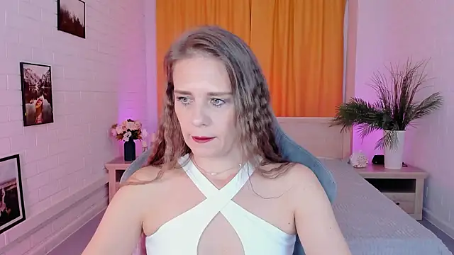 Snapshot of EmiliaBedy chatting on 10.07.25 EmiliaBedy online show from 10.07.25