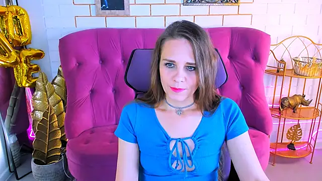 Snapshot of EmiliaBedy chatting on 11.08.25 EmiliaBedy online show from 11.08.25