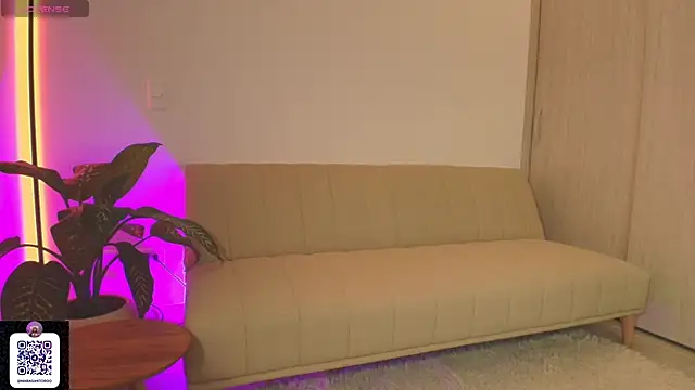 Snapshot of Mara_Santoro chatting on 11.07.25 Mara Santoro online show from 11.07.25