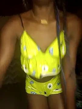 Snapshot of emily2000 chatting on 02.21.25 emily2000 online show from 02.21.25