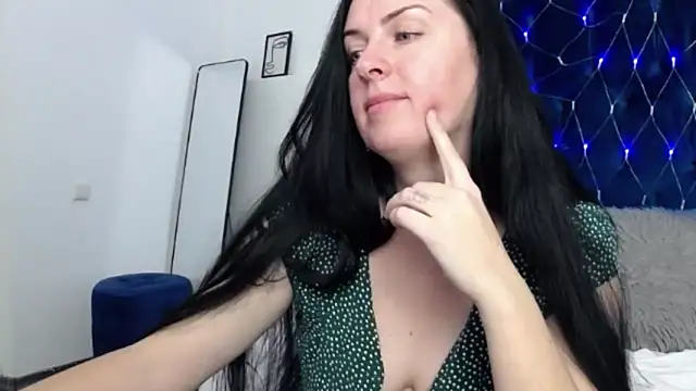 Snapshot of JacquelineElle chatting on 02.10.25 JacquelineElle online show from 02.10.25