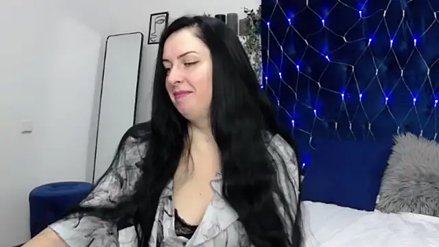 Snapshot of JacquelineElle chatting on 02.11.25 JacquelineElle online show from 02.11.25