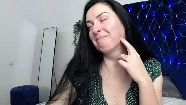 Snapshot of JacquelineElle chatting on 02.17.25 JacquelineElle online show from 02.17.25