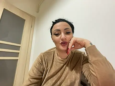 Snapshot of RaisaSalvi chatting on 02.02.25 RaisaSalvi online show from 02.02.25