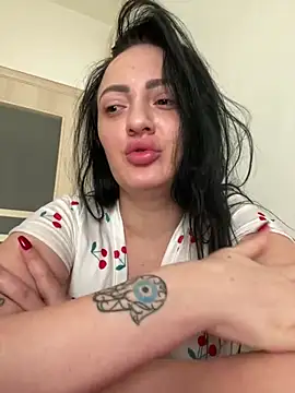 Snapshot of RaisaSalvi chatting on 02.26.25 RaisaSalvi online show from 02.26.25