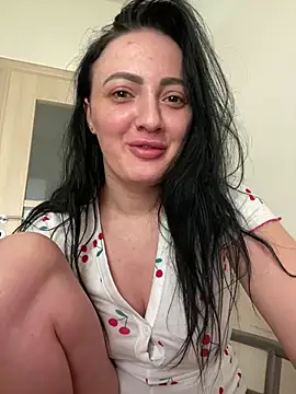 Snapshot of RaisaSalvi chatting on 02.26.25 RaisaSalvi online show from 02.26.25