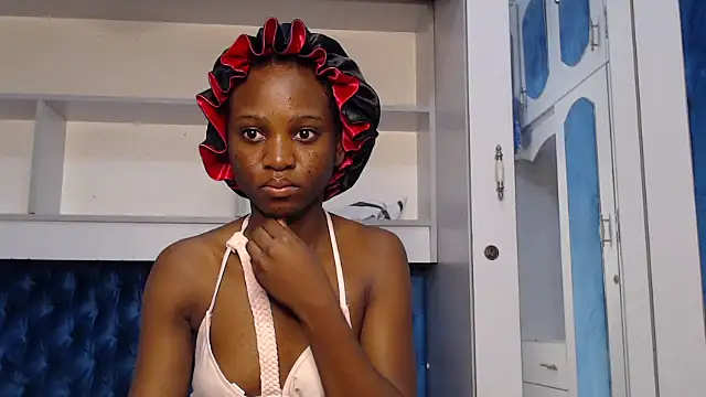 YoungDiva69 online show from 10.28.25