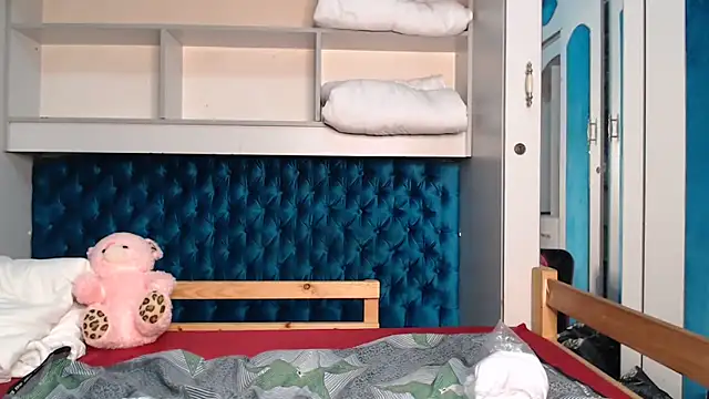 Snapshot of YoungDiva69 chatting on 02.01.26 YoungDiva69 online show from 02.01.26