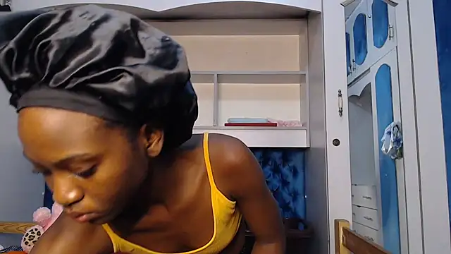 Snapshot of YoungDiva69 chatting on 02.10.26 YoungDiva69 online show from 02.10.26