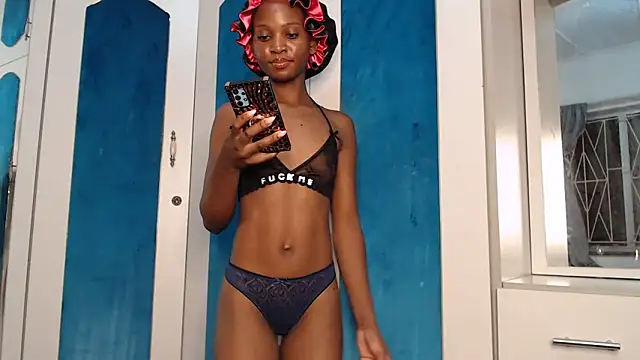 Snapshot of YoungDiva69 chatting on 02.10.26 YoungDiva69 online show from 02.10.26