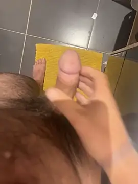 Snapshot of yannusgir33 chatting on 11.25.25 yannusgir33 online show from 11.25.25