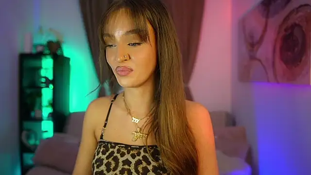 Clara Nia online show from 10.08.25