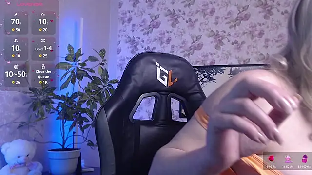 Snapshot of AliciaBlondes chatting on 02.17.25 AliciaBlondes online show from 02.17.25