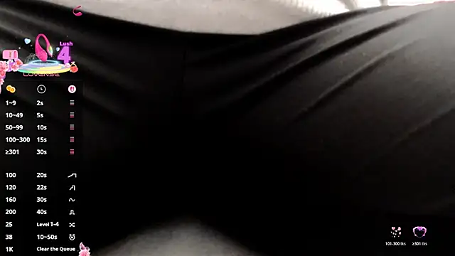 Snapshot of Wetandnaughtyxx chatting on 10.21.25 Wetandnaughtyxx online show from 10.21.25