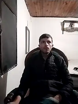 Snapshot of nickzeus98 chatting on 01.24.25 nickzeus98 online show from 01.24.25